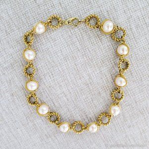 Nineties Style Chunky Gold Necklace with Faux Pearls – 90s Style